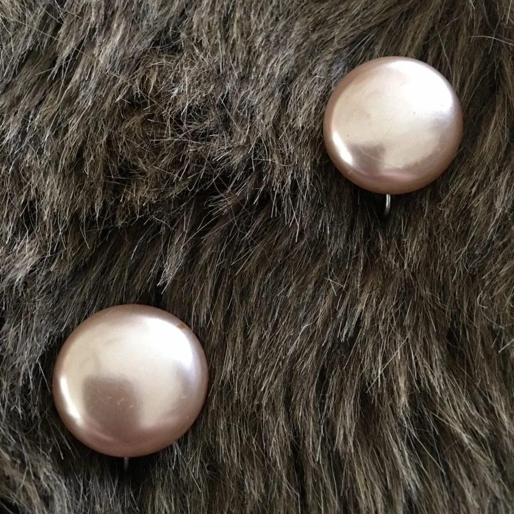 Vintage 70s light blush button pearl clip earrings